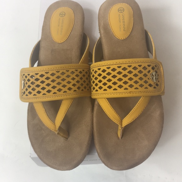 Giani Bernini Releigh Thong Yellow Sandal NIB - Picture 7 of 7